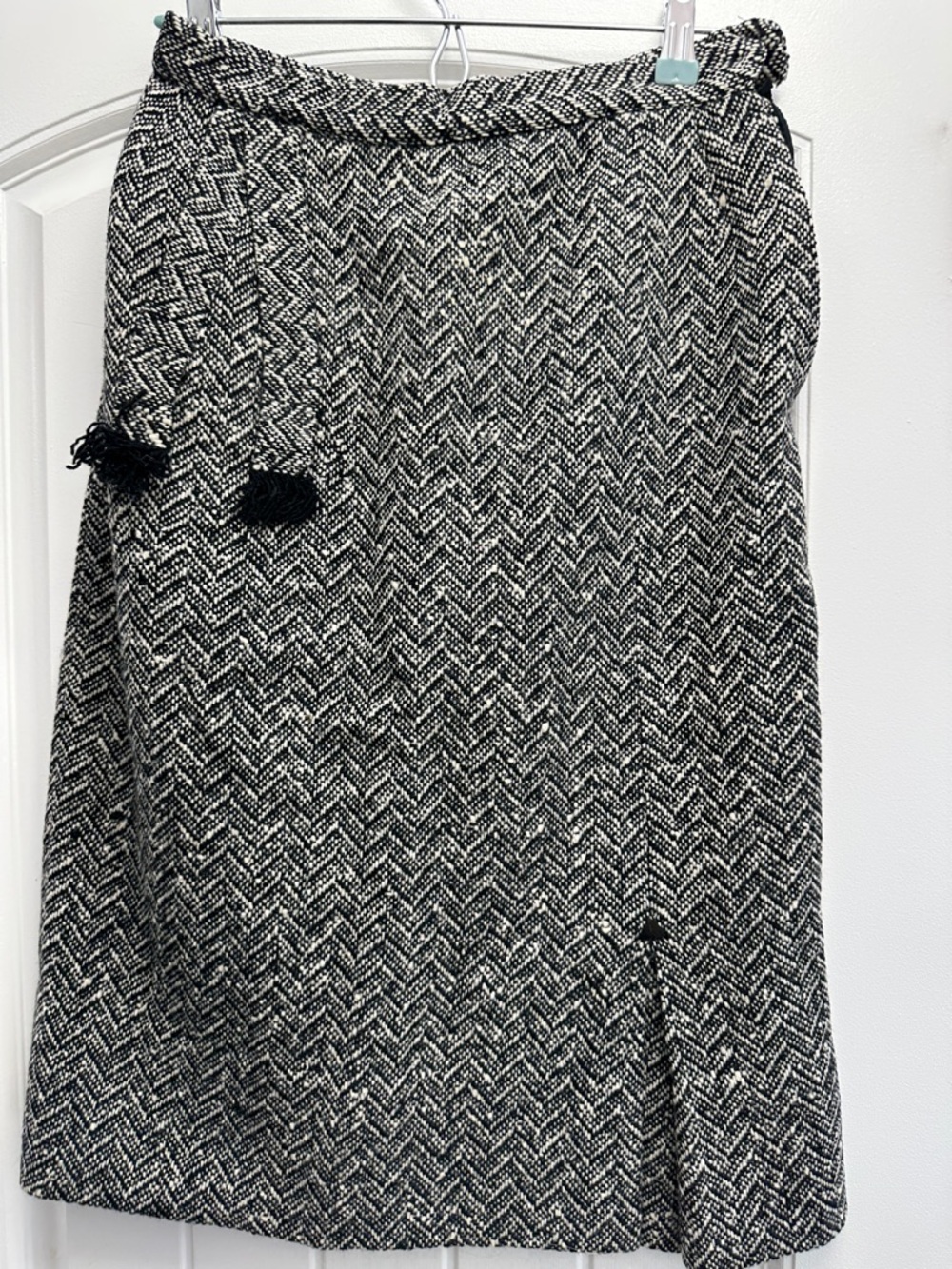 Evan Picone Black & White Herringbone Midi Skirt with accent details -Vintage